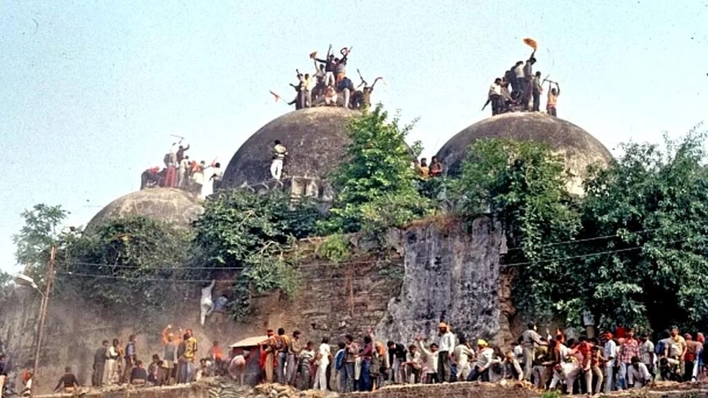 Babri Masjid Demolition Anniversary : 06 दिसम्बर को मुस्लिम समाज का ‘काला दिन’ तो हिन्दू समाज के लिए ‘शौर्य दिवस’, बाबरी मस्जिद विध्वंस की 32वीं बरसी, जानिए पूरी कहानी