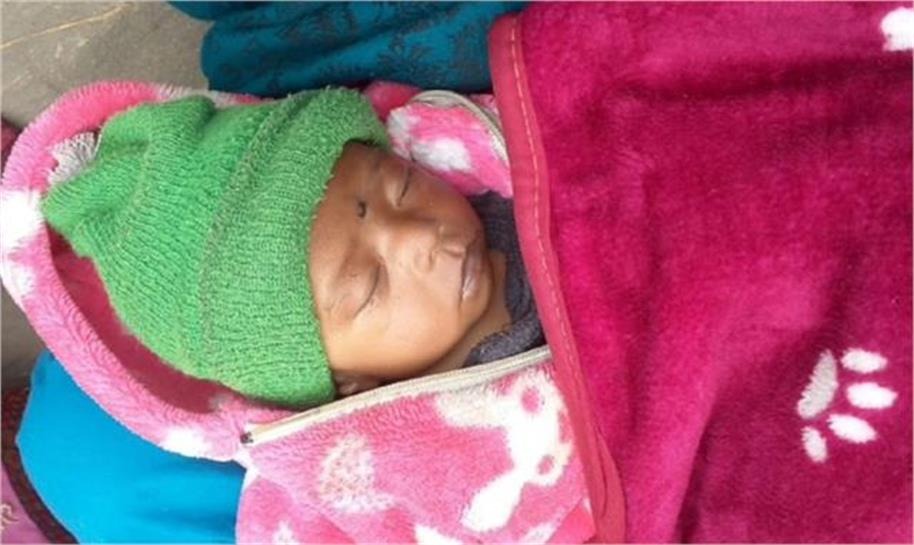 Child Death After Vaccination In CG : सूरजपुर के आंगनबाड़ी में टीकाकरण के बाद ढाई माह के मासूम की मौत, परिजनों ने स्वास्थ्य विभाग पर लगाया लापरवाही का आरोप