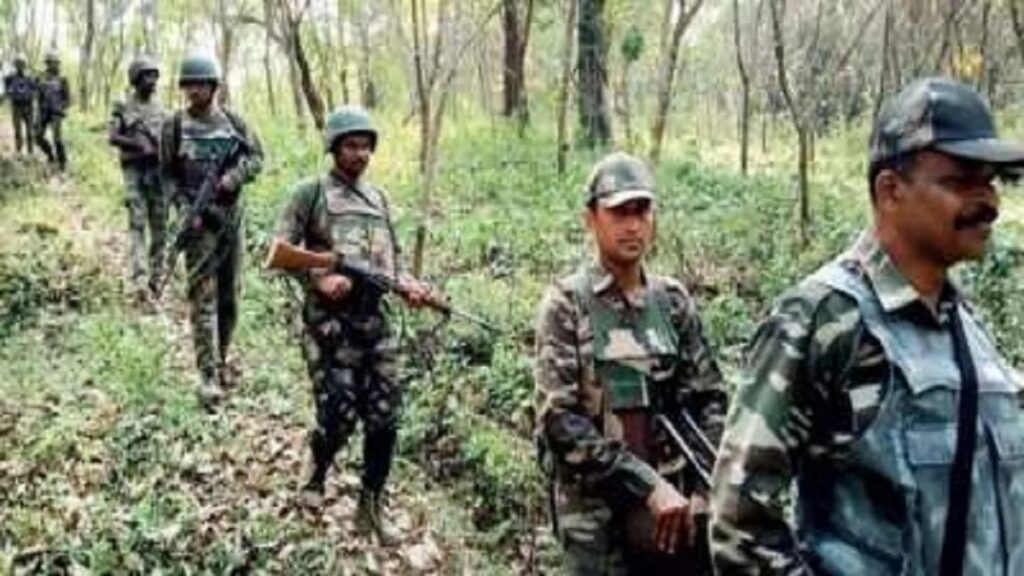 Bijapur Naxal Encounter : छत्तीगसढ़ के बीजापुर में नक्सलियों और सुरक्षाबलों के बीच मुठभेड़, 2 नक्सली ढेर