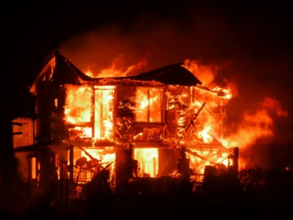 Dewas News : MP के देवास में लगी भीषण आग,  पति-पत्नी और दो बच्चों की जिन्दा जलने से दर्दनाक मौत