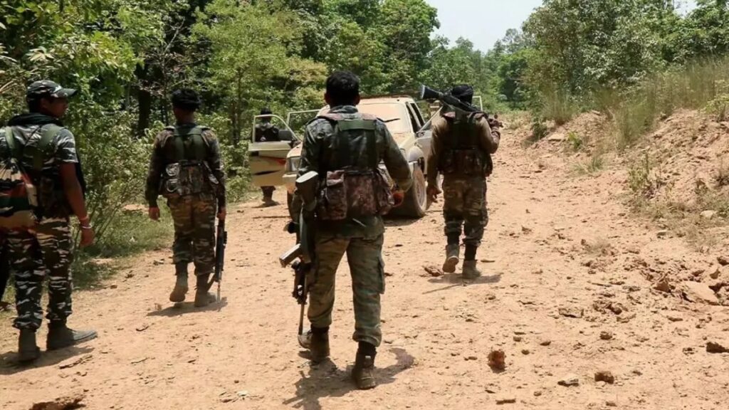 CG Naxal Encounter : सुरक्षाबलों और नक्सलियों के बीच मुठभेड़, अब तक 3 नक्सली ढेर, भोपालपटनम के जंगलों में सुबह से गोलीबारी
