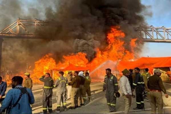 Prayagraj Fire : प्रयागराज महाकुंभ में आग लगने की घटनाओं से मचा हड़कंप, राहत कार्य जारी
