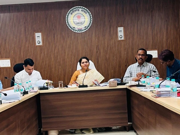 CG Excise Department : चुनावी माहौल में आबकारी विभाग अलर्ट, सचिव ने ली बैठक, राजस्व टारगेट, मनपसंद ऐप और अवैध शराब के खिलाफ कड़ी कार्रवाई के निर्देश