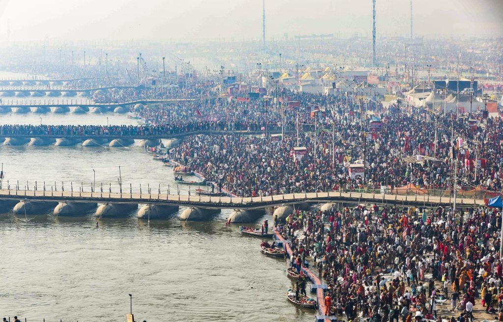 Mahakumbh 2025 : प्रयागराज महाकुंभ के चलते बिहार के स्टेशनों पर भारी भीड़, गुस्साए यात्रियों ने ट्रेन में की तोड़फोड़, मचा हड़कंप