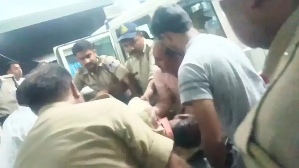 MP ASI Murder : मऊगंज में दोहरी हत्या से सनसनी, भीड़ ने युवक को मार डाला, पुलिस पर हमला कर ASI की भी जान ली