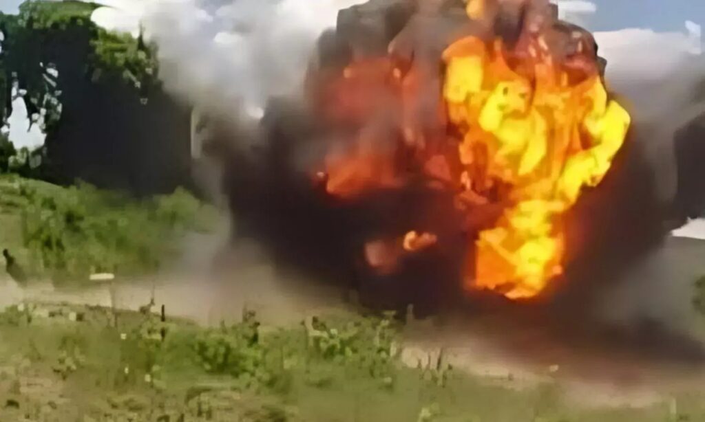 IED BLAST IN NARAYANPUR : नारायणपुर में नक्सली धमाका, IED ब्लास्ट में एक युवक की मौत, दूसरा घायल