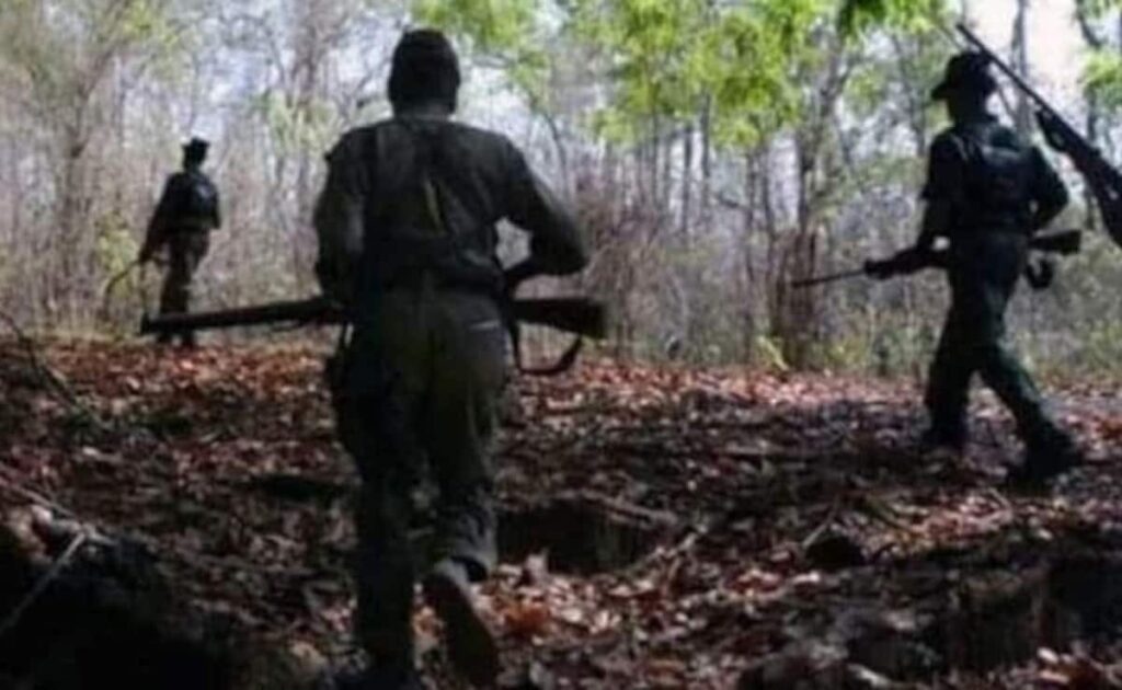 ENCOUNTER IN BIJAPUR : बीजापुर के इंद्रावती जंगलों में मुठभेड़, सुरक्षाबलों ने दो नक्सलियों को किया ढेर, क्षेत्र में रुक-रुक कर जारी है फायरिंग
