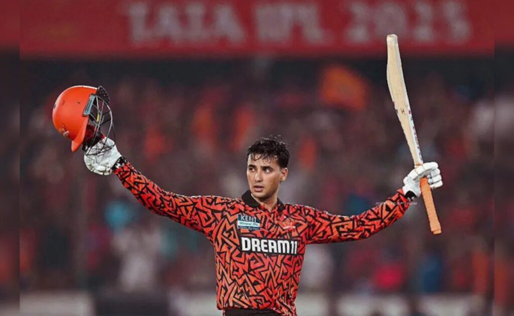 SRH vs PBKS : अभिषेक शर्मा ने रचा इतिहास, IPL में जड़ा तीसरा सबसे बड़ा स्कोर, बनाए कई रिकॉर्ड्स!