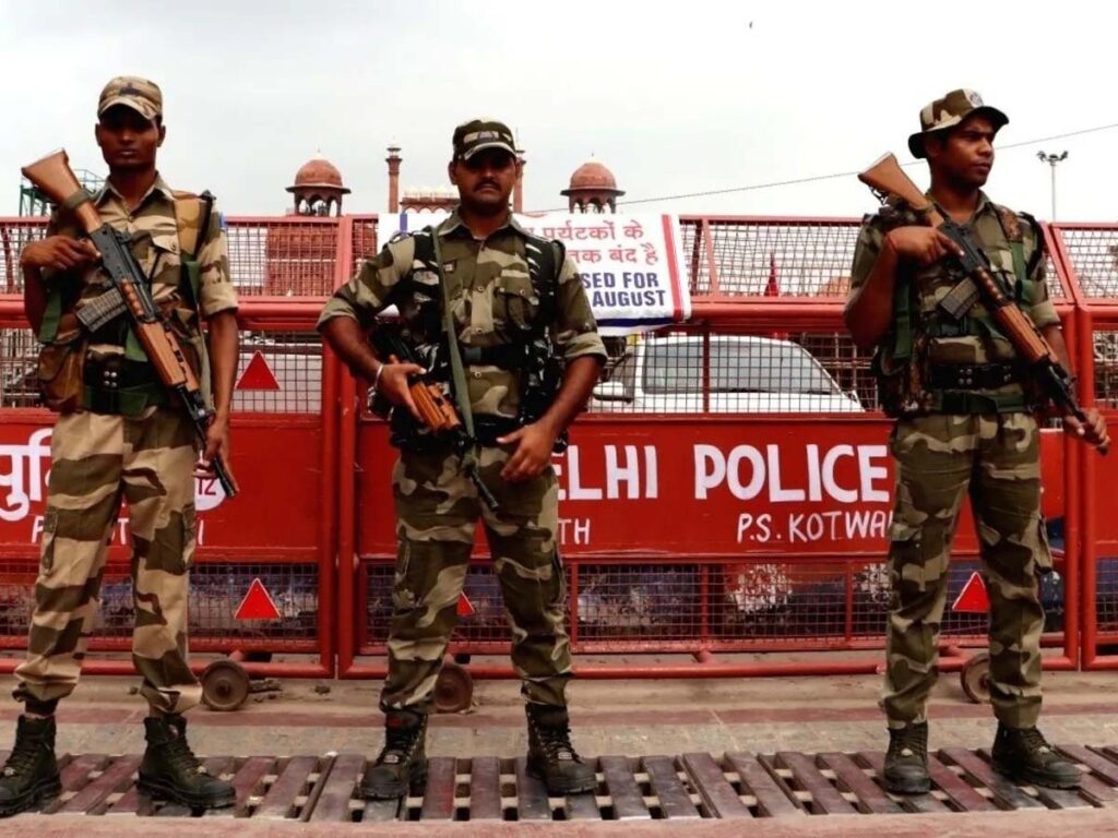 Delhi on High Alert : पहलगाम आतंकी हमले के बाद दिल्ली में हाई अलर्ट, पर्यटन और भीड़भाड़ वाले इलाकों में कड़ी सुरक्षा