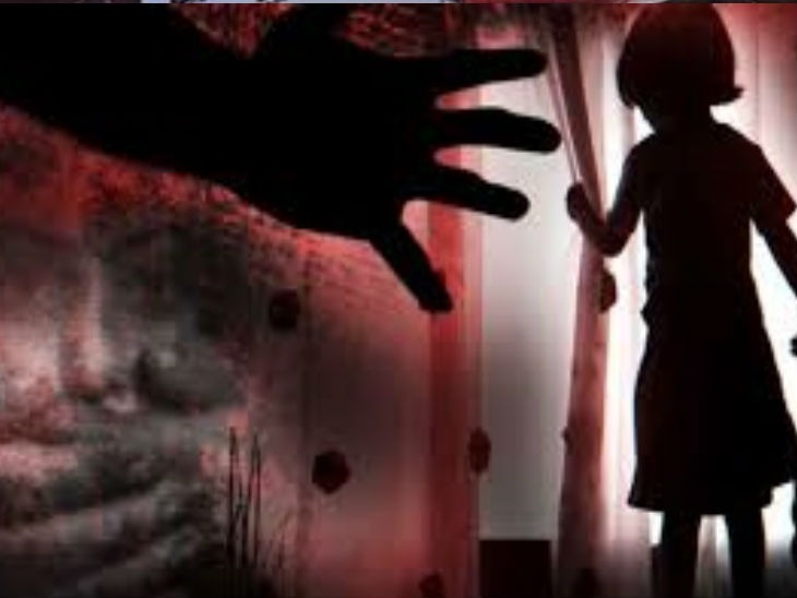 CHHATARPUR CRIME NEWS : छतरपुर में हैवानियत, 8 साल की बच्ची से दरिंदगी की कोशिश, नाकाम होने पर पत्थर से कुचलकर की हत्या