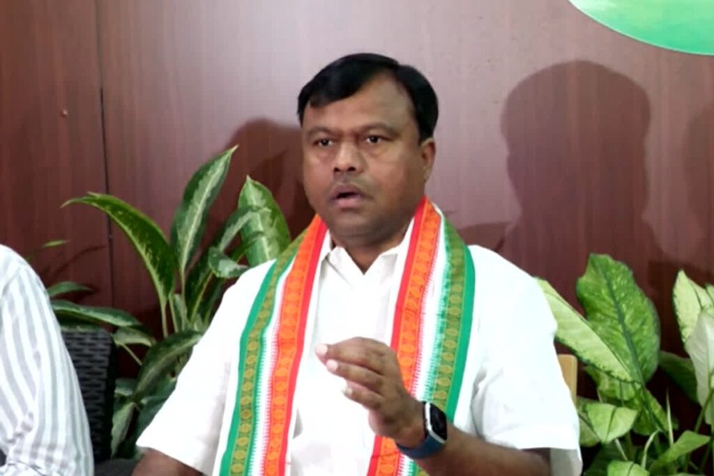 Bijapur Congress Worker Murder : बीजापुर मर्डर केस में नया मोड़, कांग्रेस ने नक्सली थ्योरी पर उठाया सवाल, दीपक बैज बोले- हत्या संदिग्ध, सरकार से की गंभीर जांच की मांग