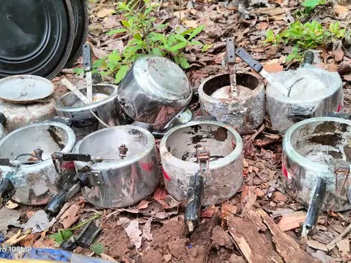 NAXALITES IN DHAMTARI : धमतरी में बड़ी कामयाबी, सर्चिंग अभियान में पुलिस को मिला नक्सलियों का डंप, भारी मात्रा में विस्फोटक सामग्री बरामद