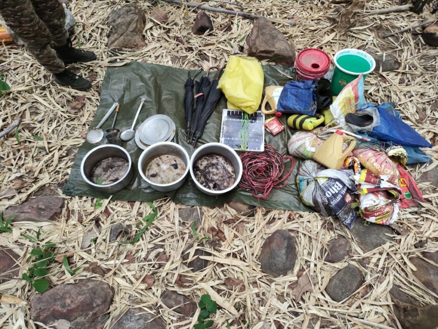 GARIABAND NAXAL NEWS : गरियाबंद में सुरक्षाबलों को बड़ी सफलता, गौरमुंड जंगल में दो IED बम बरामद, नक्सलियों की साजिश नाकाम