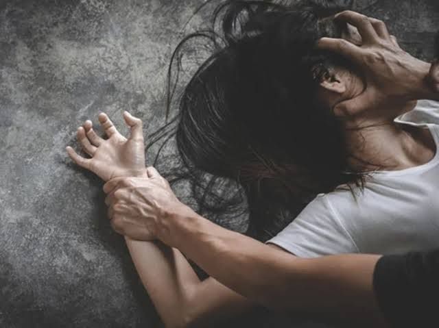 CG Crime : 22 वर्षीय युवक ने चाकू की नोक पर नाबालिग से किया दुष्कर्म, जंगल से गिरफ्तार