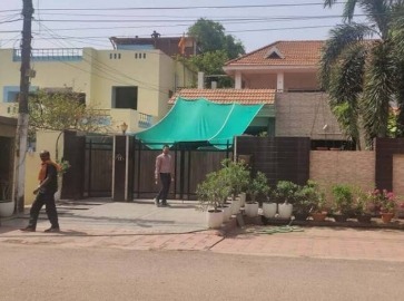 CG BREAKING liquor scam :  शराब घोटाले का मुख्य आरोपी विजय भाटिया दिल्ली से गिरफ्तार, दुर्ग स्थित निवास पर EOW की बड़ी कार्रवाई