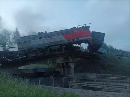 RUSSIA RAILWAY BRIDGE COLLAPSED : रूस के कुर्स्क और ब्रांस्क में 24 घंटे के भीतर दो ट्रेन हादसे, पुल ढहने से दर्जनों घायल, 7 की मौत