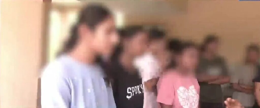 Raipur Kushabhau Thackeray University : रायपुर कुशाभाऊ ठाकरे विश्वविद्यालय में छात्राओं से अभद्रता, छात्रों पर गाली-गलौच और अश्लील इशारों का आरोप