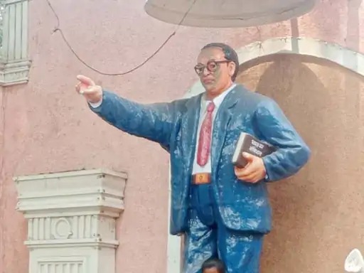 RAIGARH NEWS : रायगढ़ में अंबेडकर प्रतिमा से छेड़छाड़ का मामला, आरोपी की तलाश में पुलिस की 5 टीमें सक्रिय, 27 संदिग्धों से पूछताछ