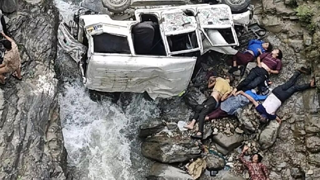 Horrific Road Accident: Horrific road accident in Pithoragarh...! Bolero falls into ditch, 8 dead, 5 serious
