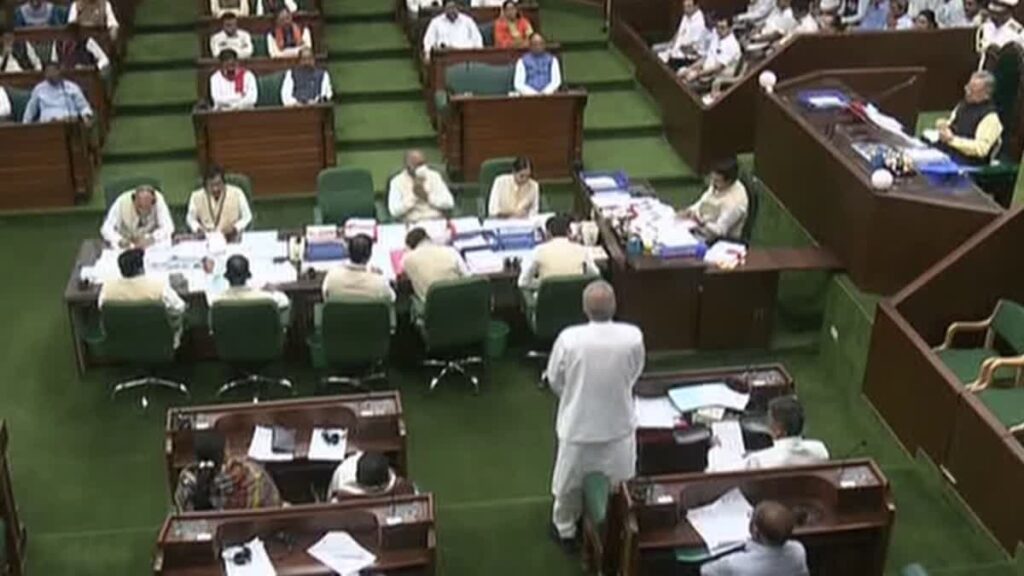 CG Assembly: Chhattisgarh Assembly Monsoon Session...! Debate on cyber crime heated up...BJP MLAs surrounded the government...Deputy CM Vijay Sharma responded
