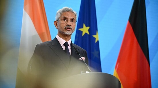 S JAISHANKAR : जयशंकर का कड़ा संदेश, परमाणु धमकी से नहीं डरता भारत, इजरायल-ईरान के बीच शांति के लिए भी तैयार