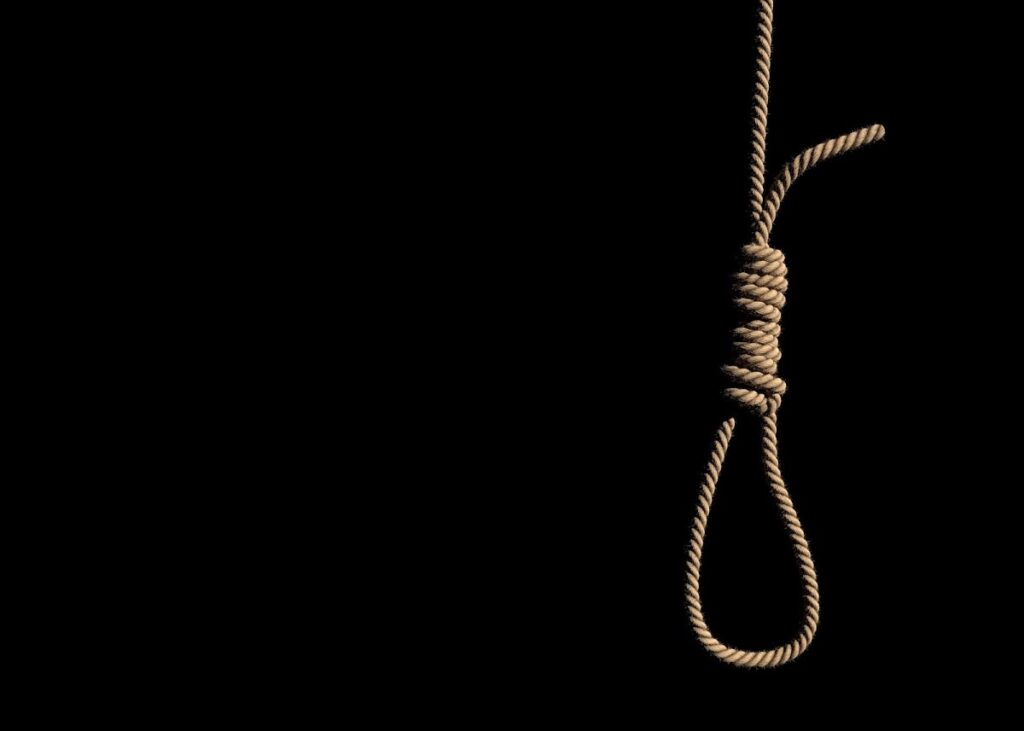 Sub-inspector committed suicide: महिला सब इंस्पेक्टर ने लगाई फांसी, घरवाले करते रहें फोन पर…