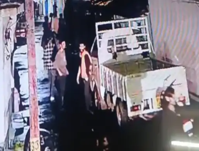 Raipur Murder Case: रायपुर में घर से खींचकर युवक की हत्या, CCTV में कैद हुई वारदात – आरोपियों की तलाश जारी