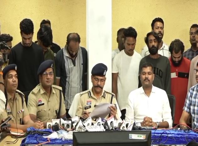 Raipur Drug Smuggling: रायपुर में ड्रग तस्करी का भंडाफोड़, अंतरराष्ट्रीय नेटवर्क से जुड़ा मामला उजागर,देखें वीडियो