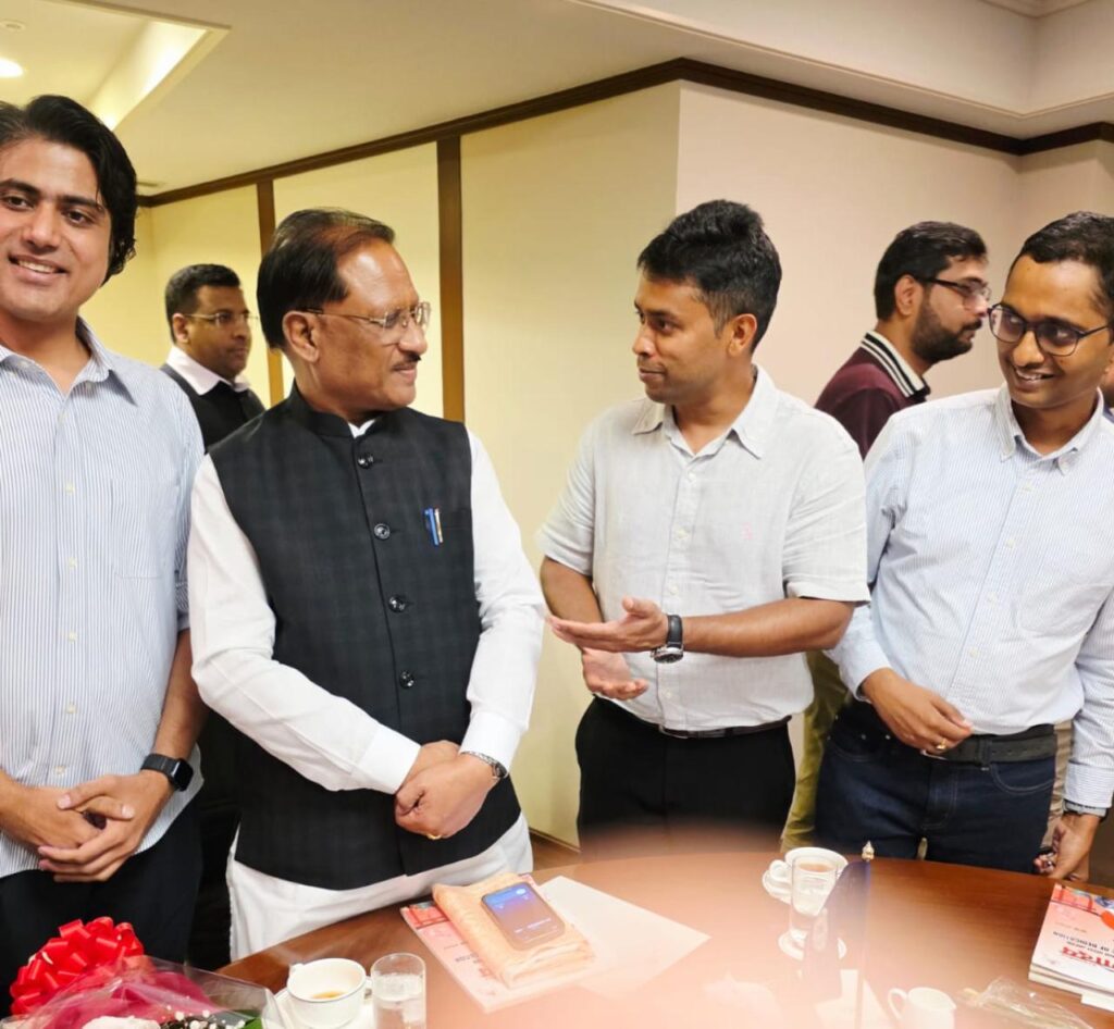 CM in Japan : जापान में सीएम साय की बस्तर के होनहार से मुलाकात…अविनाश तिवारी बने प्रदेश का गर्व