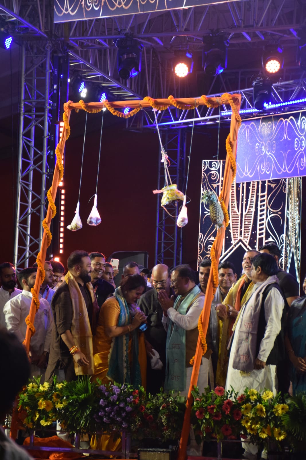 Raipur News: रायपुर के गुढ़ियारी में गोविंदाओं का धमाल, सीएम साय की उपस्थिति में विशाल दही हांडी उत्सव भव्यता के साथ हुआ संपन्न