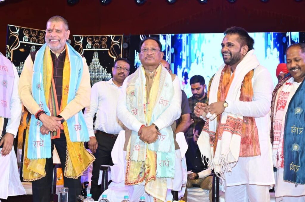 Raipur News: रायपुर के गुढ़ियारी में गोविंदाओं का धमाल, सीएम साय की उपस्थिति में विशाल दही हांडी उत्सव भव्यता के साथ हुआ संपन्न