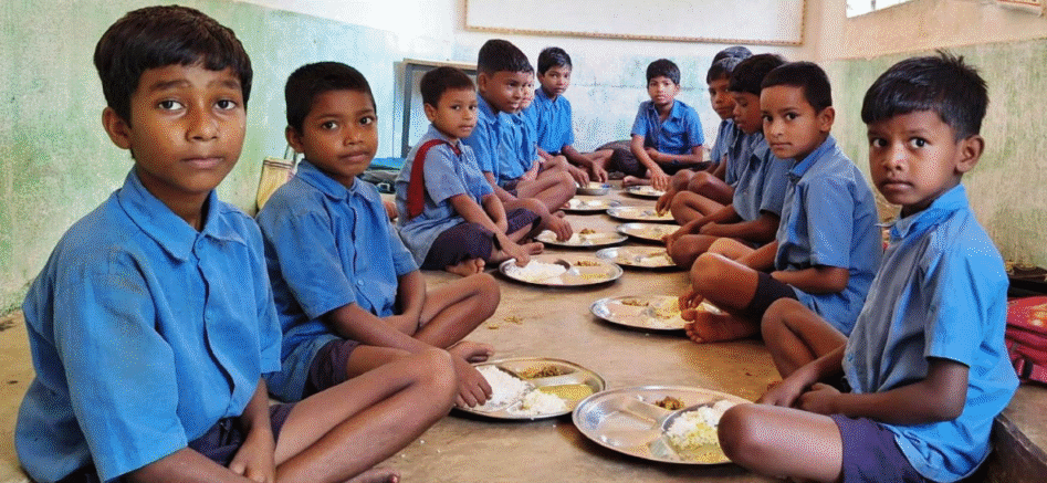 CG Anganwadi: Children are getting healthy energy from gas stove, new initiative of tasty food in Anganwadi and schools