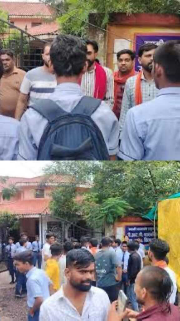 CG Durg News: दुर्ग के स्वामी आत्मानंद स्कूल में धार्मिक विवाद:प्रिंसिपल ने छात्रों की चोटी, तिलक और कलावा पर जताई आपत्ति