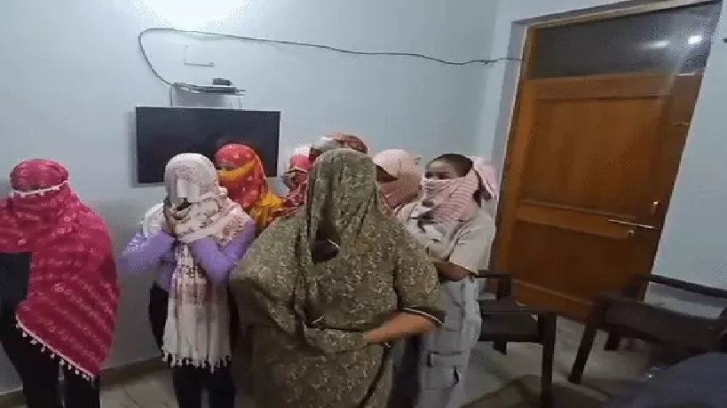 Prostitution : ब्रेकिंग…! गेस्ट हाउस की आड़ में देहव्यापार…तलाशी में कंडोम सहित कई आपत्तिजनक सामग्री बरामद