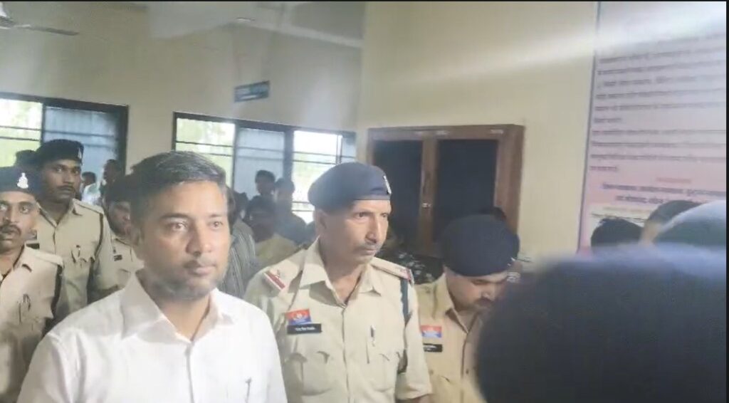 Liquor Scam Case: Former CM Bhupesh Baghel's son Chaitanya Baghel presented in EOW court...ED filed challan...Video