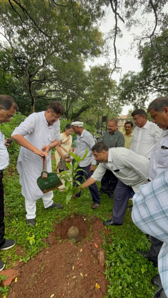 Alumni Committee Meeting : विज्ञान महाविद्यालय रायपुर एलुमिनी समिति की बैठक संपन्न, वृक्षारोपण कर पर्यावरण संरक्षण का दिया संदेश