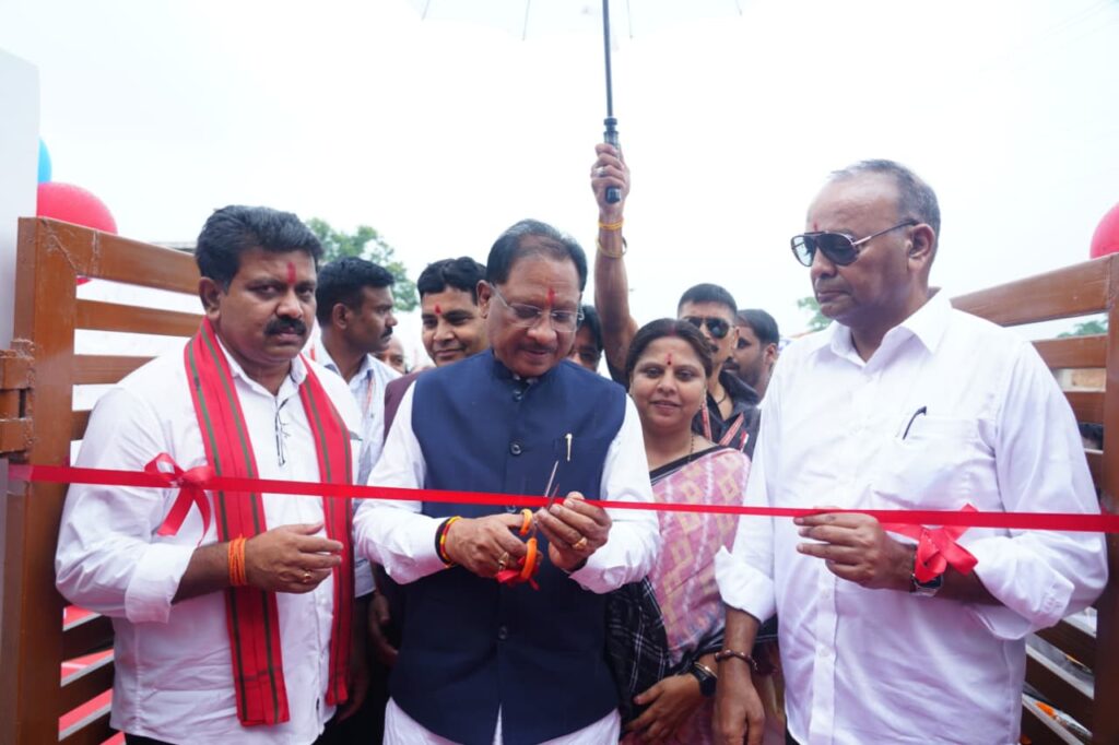 CM Vishnu Dev Sai ने धमतरी के करेली बड़ी में 51 महतारी सदन का किया उद्घाटन…!