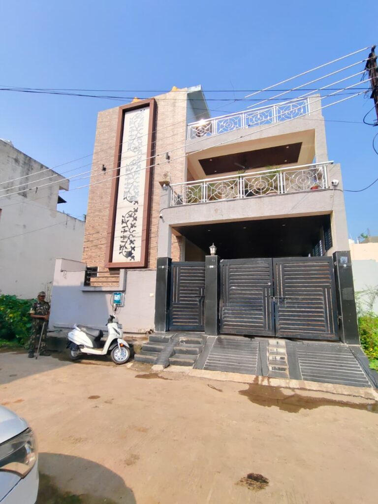 EOW Action : छत्तीसगढ़ शराब घोटाले में EOW की बड़ी कार्रवाई…! रायपुर, बिलासपुर और दुर्ग में 10 ठिकानों में दबिश…यहां देखें Video