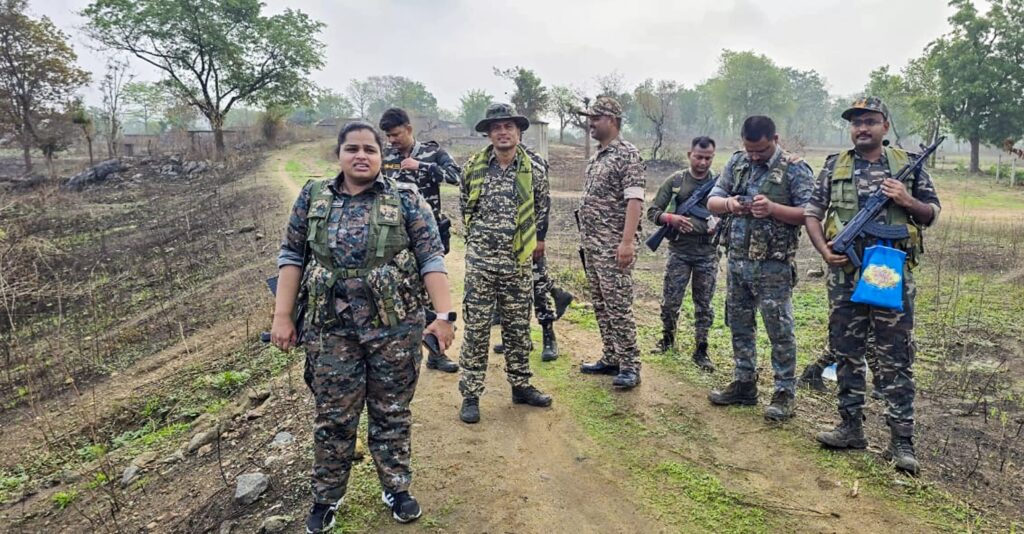 Naxal Operations : बिग ब्रेकिंग…! कांकेर के जंगलों में सुरक्षा बलों और नक्सलियों के बीच मुठभेड़…3 नक्सली ढेर