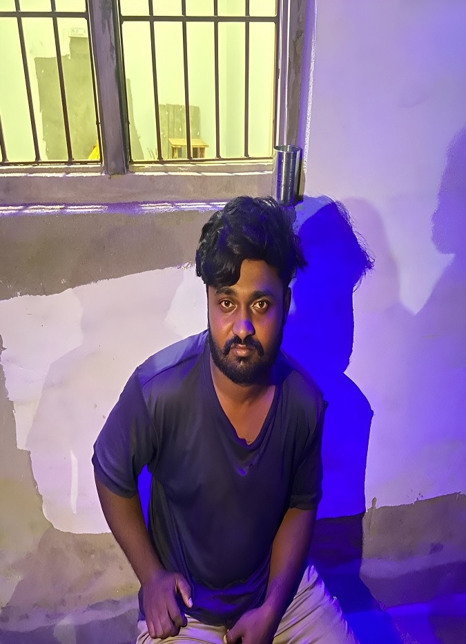 Dead Man Returns Home : मृत मानकर परिवार अंतिम संस्कार की तैयारी में जुटा…आधी रात को लौटा जिंदा युवक…मोहल्ले में ‘भूत-भूत’ का मच गया शोर