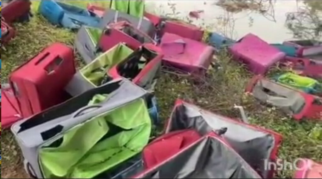 Swami Vivekananda Airport : रायपुर एयरपोर्ट रोड पर 30 से अधिक ट्रॉली बैग लावारिस हालत में मिले…मौके पर पुलिस और डॉग स्क्वॉड…यहां देखें Video