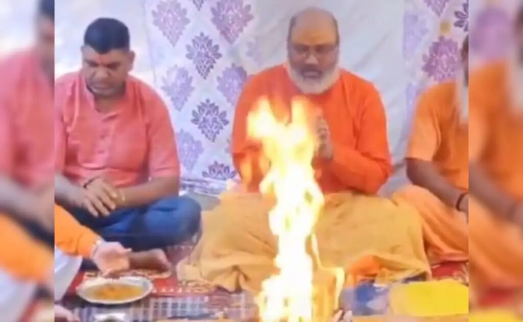 Shameful Speech : डसना देवी मंदिर के पुजारी का विवादित बयान…! बोले- एक बेटा पैदा करने वाली मां नागिन जैसी…तीखी आलोचना…यहां सुनिए VIDEO