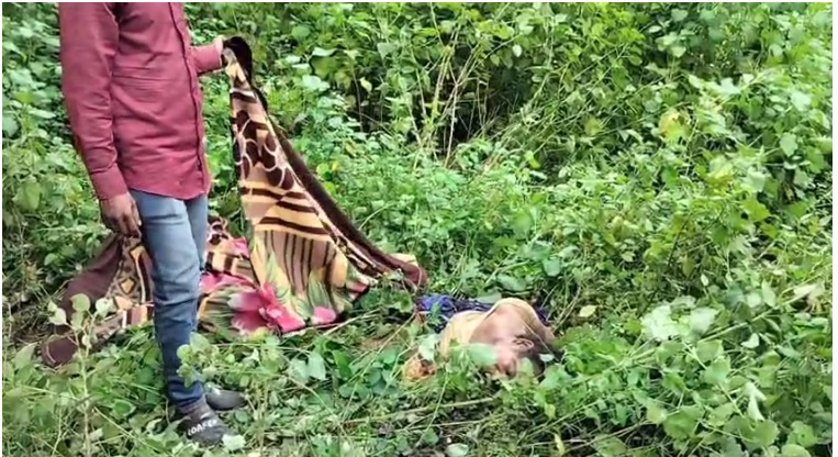 Elephant Enters Village : नींद में थी मां…मौत बनकर आया हाथियों का दल…घर से महज 20 कदम दूरी पर मिला क्षत-विक्षत शव…यहां देखें VIDEO