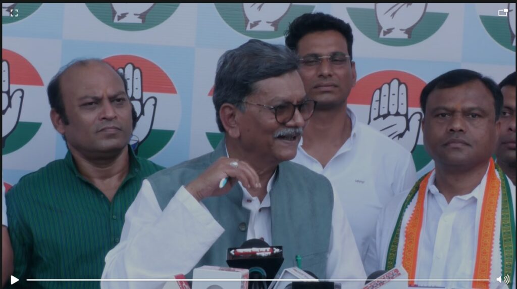 Big Politics : रायपुर से बड़ी राजनीतिक खबर…! कभी किसी को मुख्यमंत्री बना देते तो कभी…? नेता प्रतिपक्ष महंत के बयान से गरमाई सियासत…यहां सुनिए VIDEO