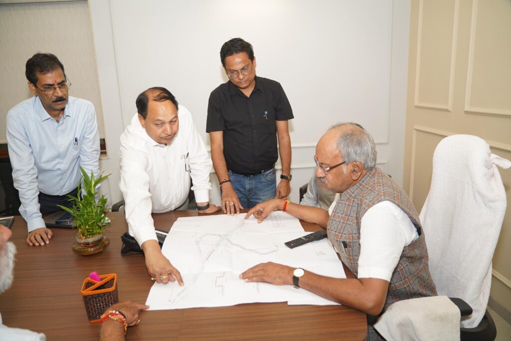 Review Meeting : राजधानी रायपुर की यातायात व्यवस्था को मिलेगी नई रफ्तार…! सांसद बृजमोहन अग्रवाल ने ली PWD की समीक्षा बैठक…कई परियोजनाओं को मंजूरी