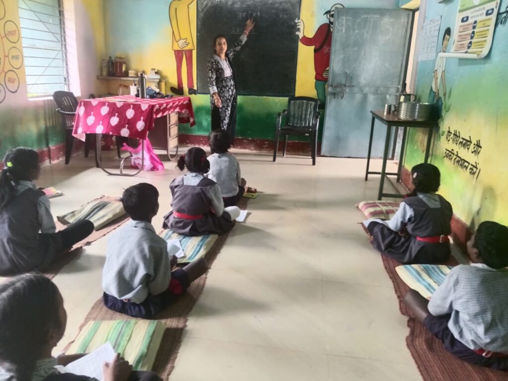 Rationalization Policy : युक्तियुक्तकरण नीति से स्वच्छता के सुदूर वनांचल में लौटी शिक्षा की रोशनी, नागम विद्यालय में शिक्षकों की पदस्थापना से बच्चों में उत्साह, अभिभावकों ने जताया आभार