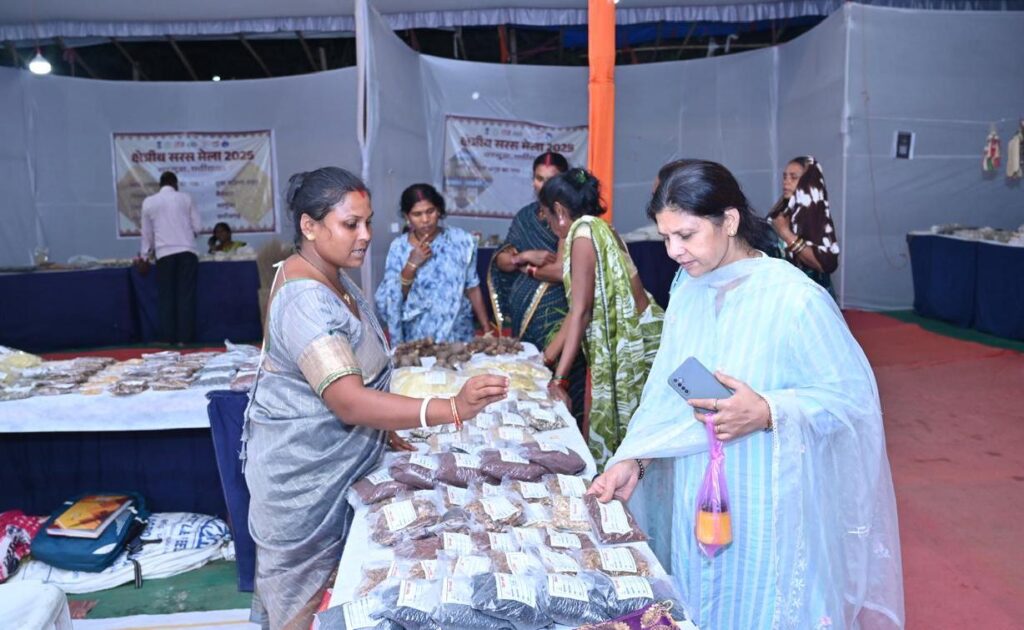 Saras Mela 2025: Women from self-help groups from 17 states participated in Saras Mela 2025. Women groups sold goods worth over Rs 60 lakh at the Saras Mela.