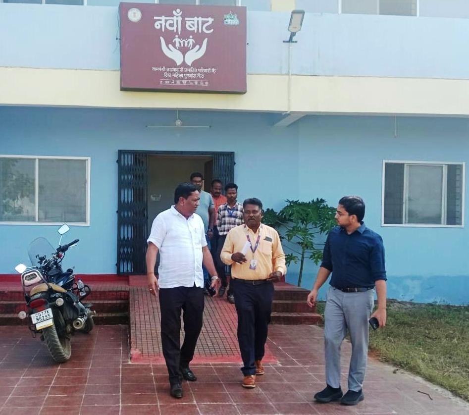 Adawal Naxal Rehabilitation Center: Surrendered Maoists are getting a new lease of life at the "Navan Baat" Naxal Rehabilitation Center, the Divisional Commissioner inspected it.