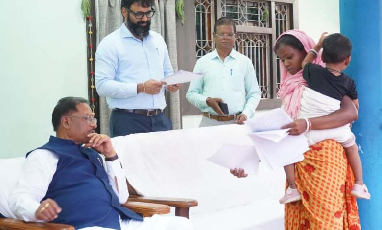 Chief Minister Vishnu Dev Sai visited his native village, Bagiya...! He met the villagers and listened to their problems.