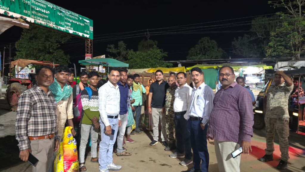 Quick Auction: Bijapur administration takes swift action! 18 laborers return home safely from the clutches of a broker.